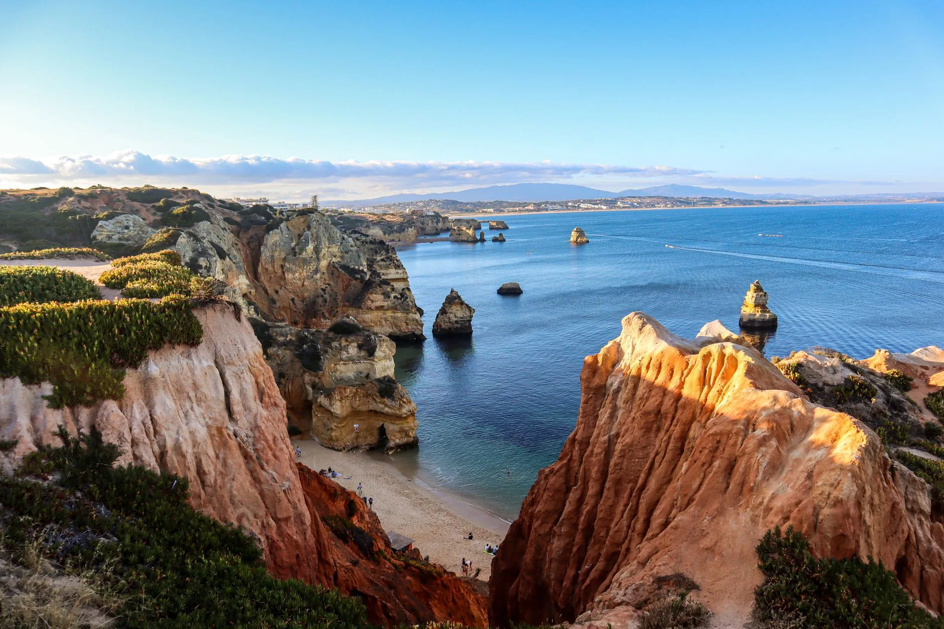 Côte de l'Algarve au Portugal, falaises et mer